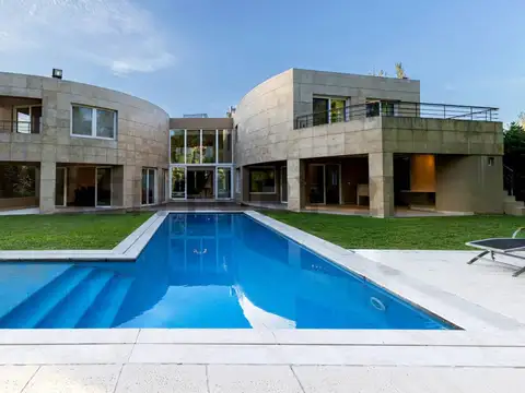 VENTA CASA "AYRES DE PILAR"