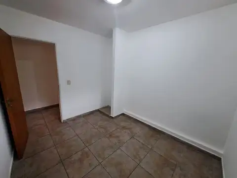 Departamento en Alquiler en Luis Guillon, $ 600.000