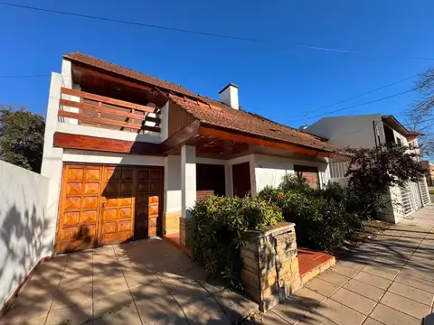VENTA - CASA CON PARQUE -  MERLO CENTRO