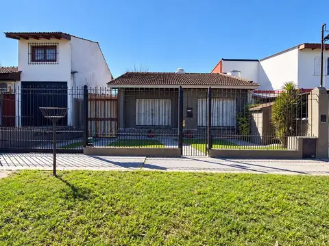 CASA 4 AMBIENTES EN VENTA EN ADROGUE