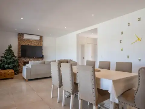 Casa 5 ambientes con 3 baños