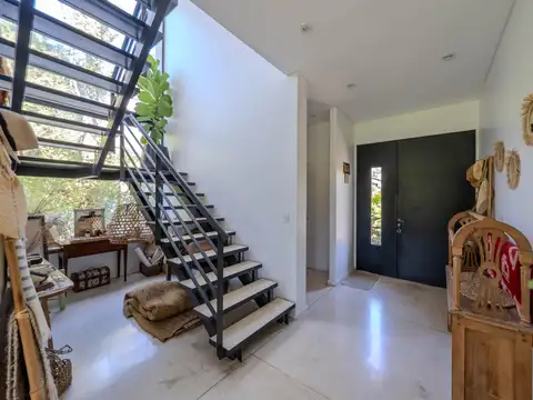 Casa en Venta con 4 cocheras
