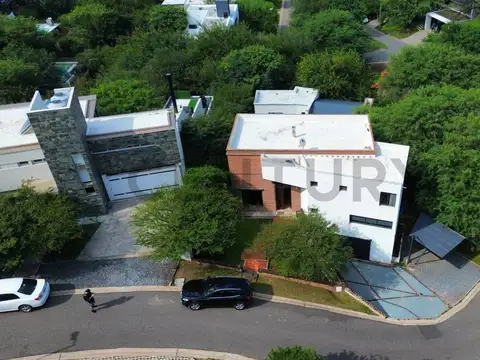 Casa en venta El Rodeo – 3 dorm + dependencia – pileta y cochera x4