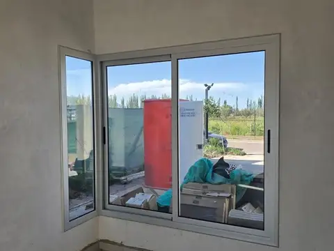 Casa 6 ambientes con 2 baños