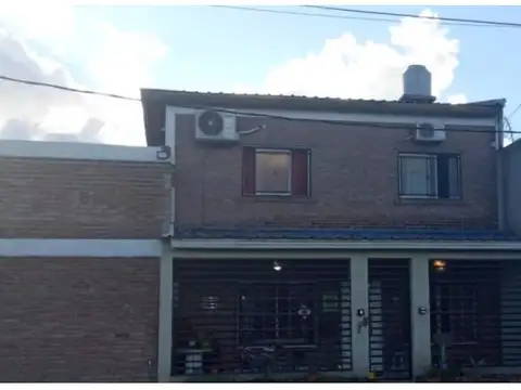 VENTA - CASA 4 AMBIENTES, GONZALEZ CATAN