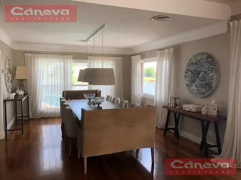 Casa 5 ambientes con 5 baños