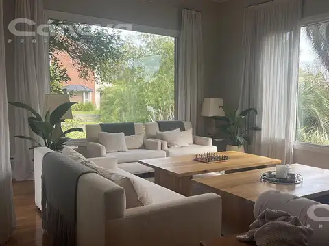 Hermosa casa en  Los Castores 2