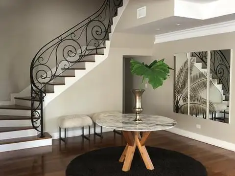 Casa 5 ambientes con 5 baños