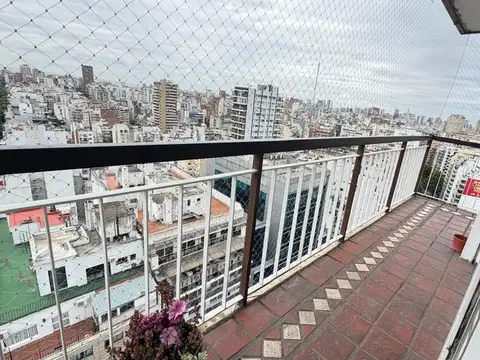 Venta 3 Amb. balcón piso 21 con cochera, Recoleta