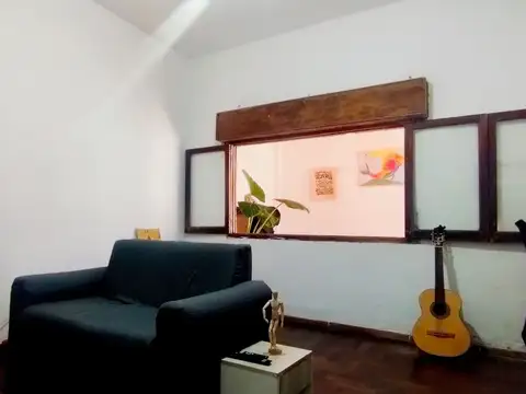 VENTA CASA 4 AMBIENTES CON DPTO EN FONDO QUILMES