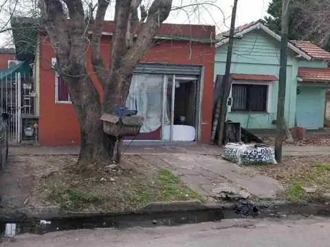 VENTA DE CASA CON LOCAL EN TEMPERLEY A RECICLAR