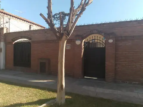 Hermosa casa 4 ambientes con excelente ubicacion