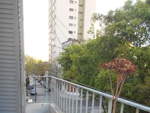 3 AMBIENTES AL FTE. EXCELENTE UBICACION 55 MTS TOTALES - FINANCIA PROPIETARIO HASTA 40%