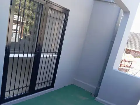 Departamento con balcón en inmejorable ubicación!