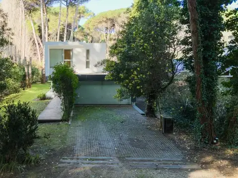 Casa 6 ambientes con 4 baños