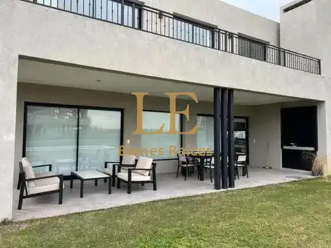 Casa en Venta con 4 cocheras