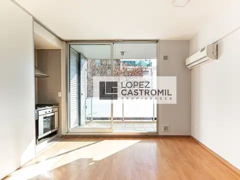 IMPECABLE Y AMPLIO SEMIPISO! Balcón al frente con vista abierta! Todo luz y sol! Apto profesional! ÚNICO! OPORT!