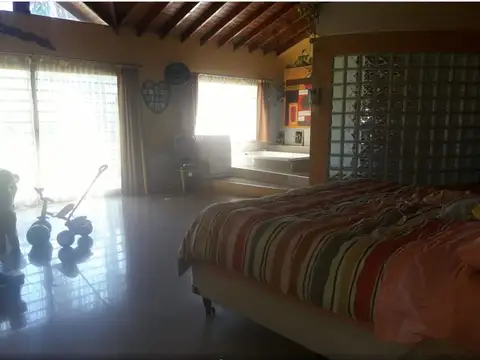 Casa 6 ambientes con 4 baños