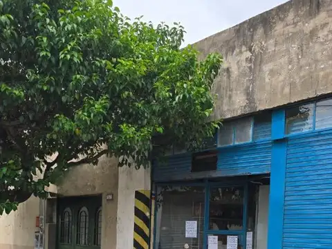 casa /lote 3 ambientes con cochera y local  en SAN JUSTO.