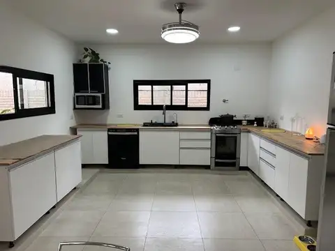 Casa 4 ambientes en Quilmes Oeste, en una sola planta sobre lote 15x45