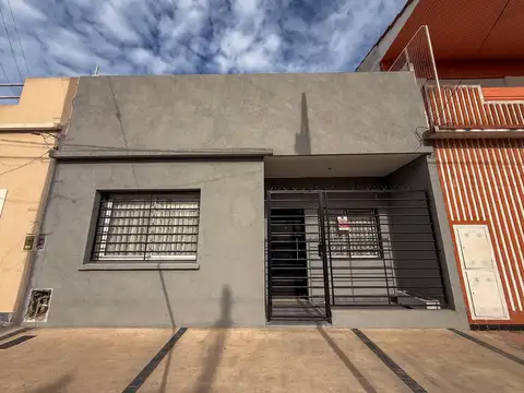 Casa de 3 ambientes en alquiler con patio y terraza – Ramos Mejía.