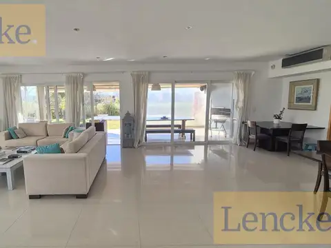 Casa en Venta en Albanueva, USD 759.000