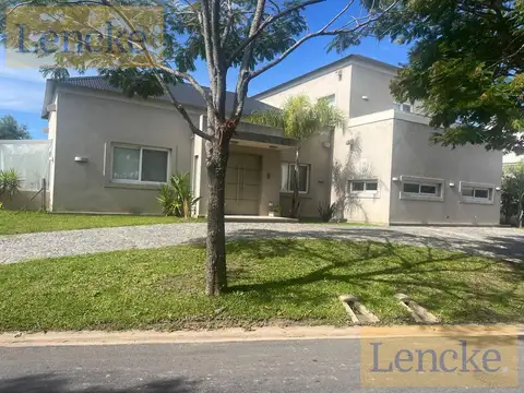 Excelente casa en Albanueva, muy buenas vistas