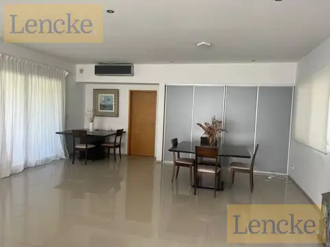 Casa en Venta con 5 cocheras