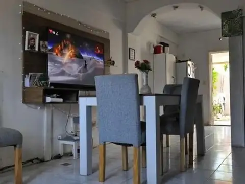Casa 3 ambientes con 2 baños