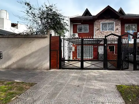 Depto Tipo Casa en Alquiler de 5 ambientes