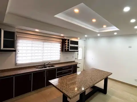 Depto Tipo Casa 5 ambientes con 2 baños