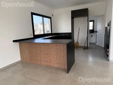 Casa 4 ambientes con 2 baños