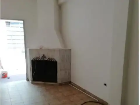 Alquiler depto  de pasillo - Zona sur-  1 Dormitorio -  comodín- patio- Uruguay al 1400