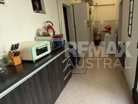Casa 8 ambientes con 2 baños
