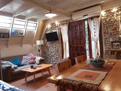 Casa 7 ambientes con 2 baños
