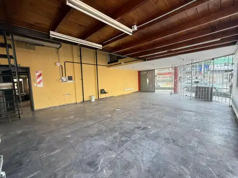 LOCAL EN ESQUINA SOBRE AV. ADER – 110 M² – MÁXIMA EXPOSICIÓN