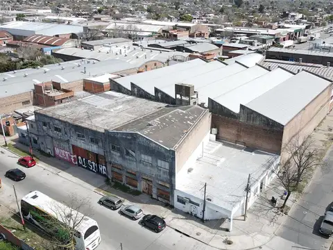 IMPORTANTE GALPÓN INDUSTRIAL EN ALQUILER – CAFFERATA 2738