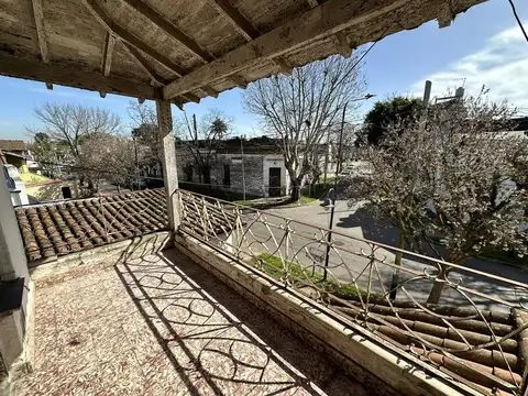 Venta 2 casa 4 ambientes con cochera en Tigre Centro