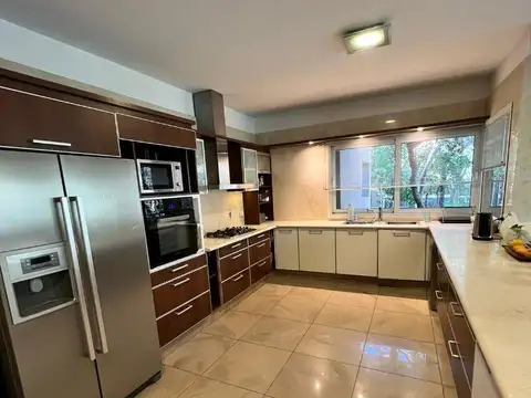 Casa en Venta con 7 cocheras
