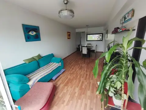 SEMIPISO 4 AMBIENTES BALCON AL FRENTE CON COCHERA