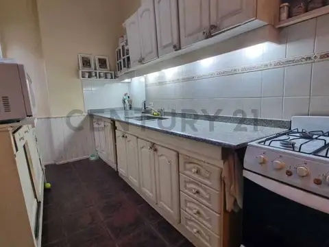 Azcuenaga 900, Piso 0