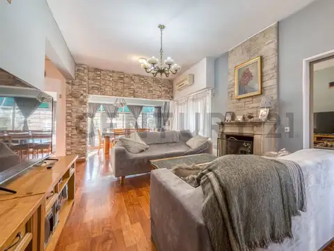 Casa 6 ambientes con 3 baños