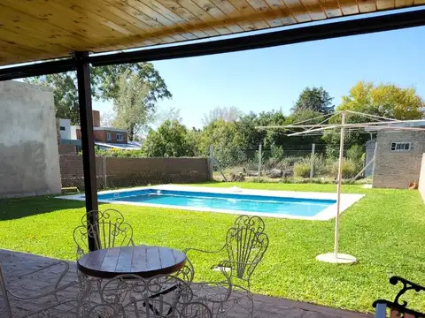 CASA EN VENTA DOS DORMITORIOS  EN FUNES IMPECABLE