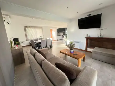Casa en venta Barrio Privado Las Morenas- Maipú- Planta baja- 3 Dormitorios- 3 baños- Jardín