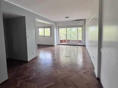 Excepcional piso exclusivo de 92 m2 con cochera, en Abasto.