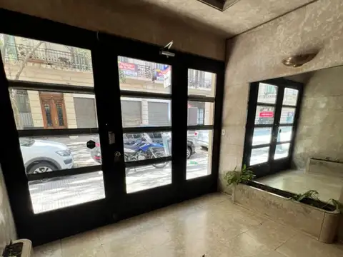 3 ambientes  a reciclar en Balvanera. Super oportunidad!