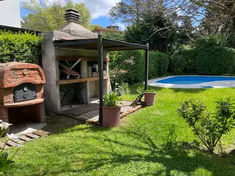 Casa en Venta con 4 cocheras