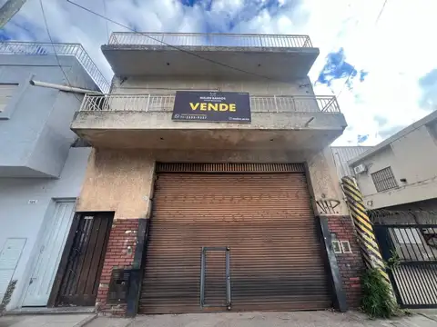 Departamento 3 Ambientes Amplio + Galpon o Cocheras