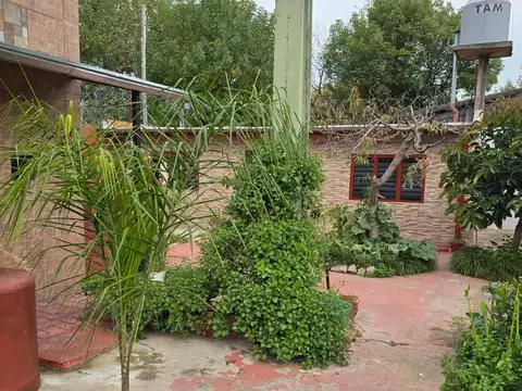 Casa 4 ambientes con 2 baños