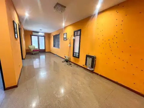 CASA 4 AMBIENTES JARDIN PILETA CLIMATIZADA ADROGUE